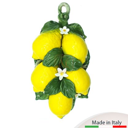 Grappolo murale formato da 5 limoni grandi adagiati su foglie.